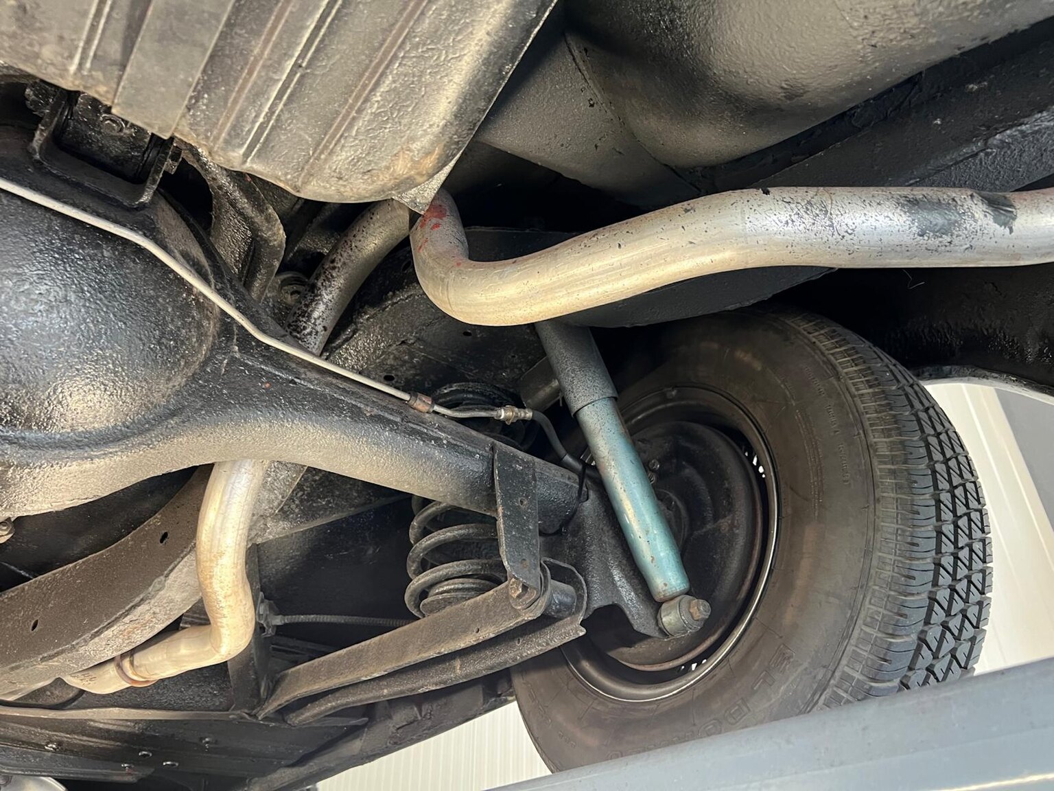 Image of 1958 Pontiac Chieftain mechanics