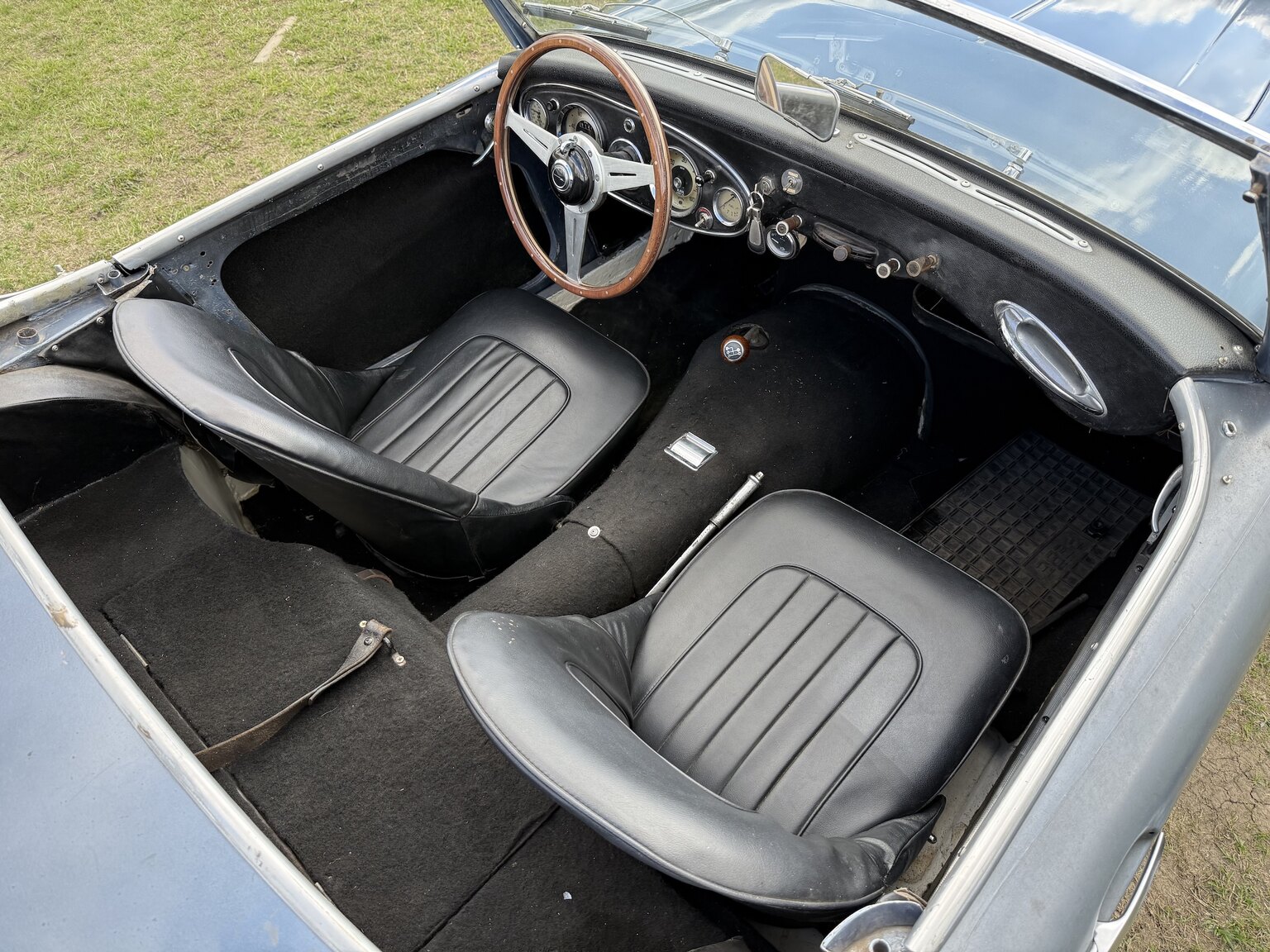 Interior image of 1958 Austin-Healey 100-6