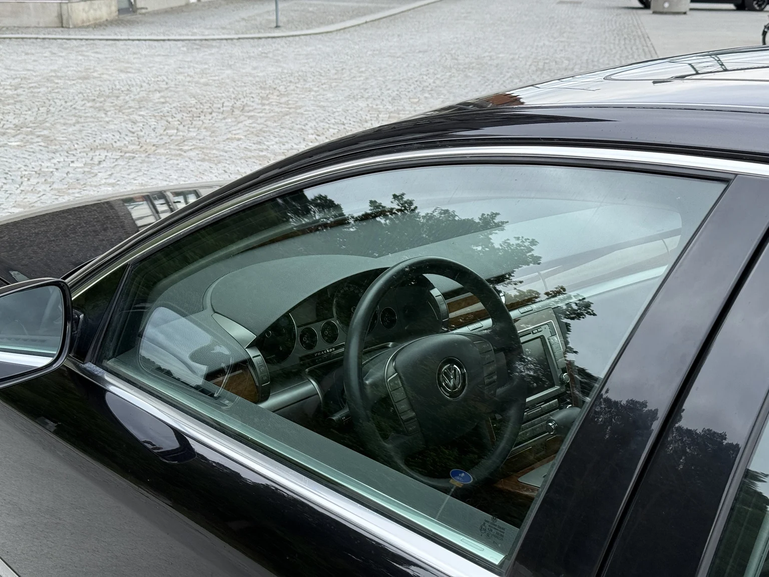 Exterior image of 2013 Volkswagen Phaeton 3.0 TDI (44)