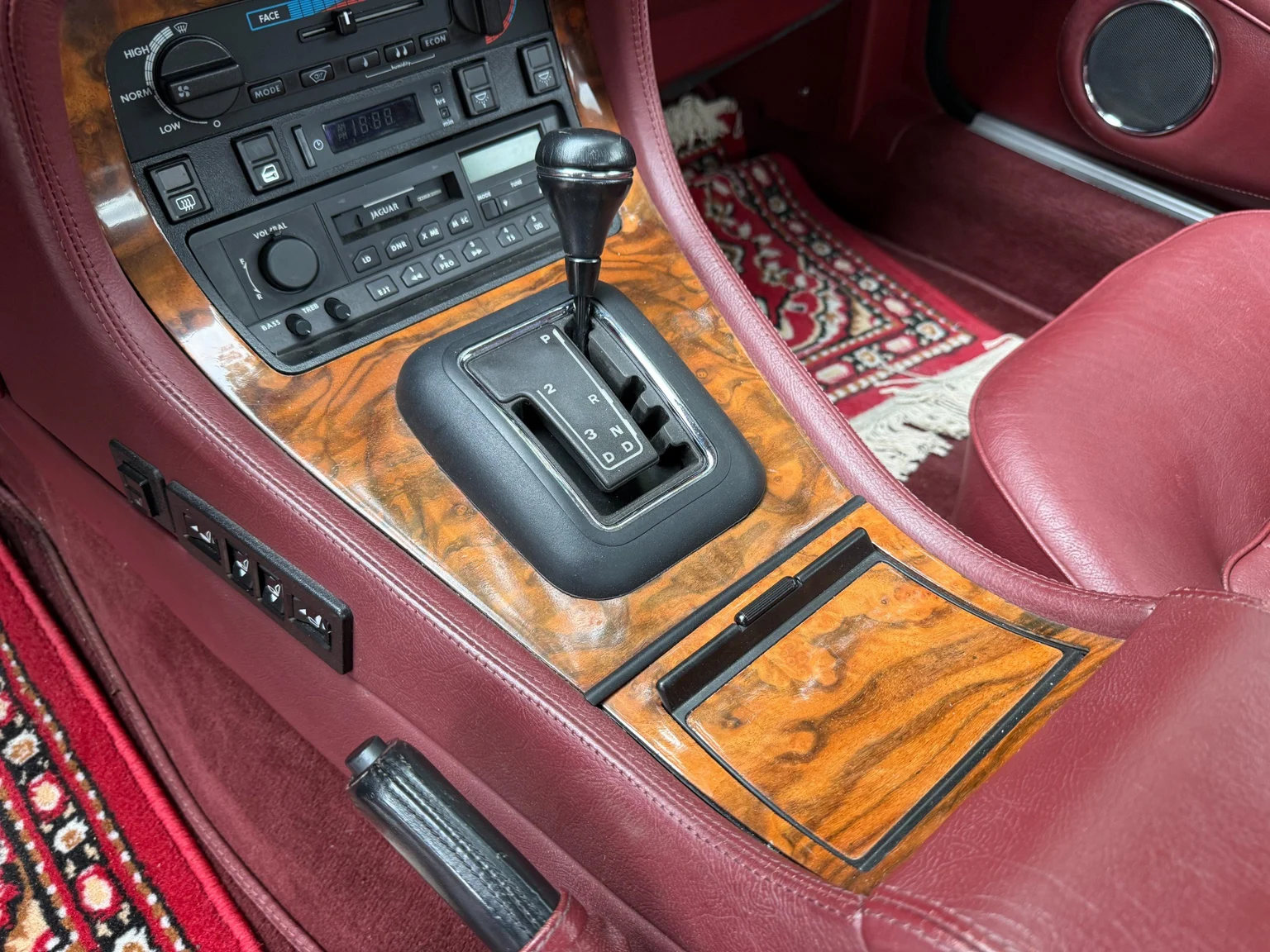 Interior image of 1988 Daimler Six (21)