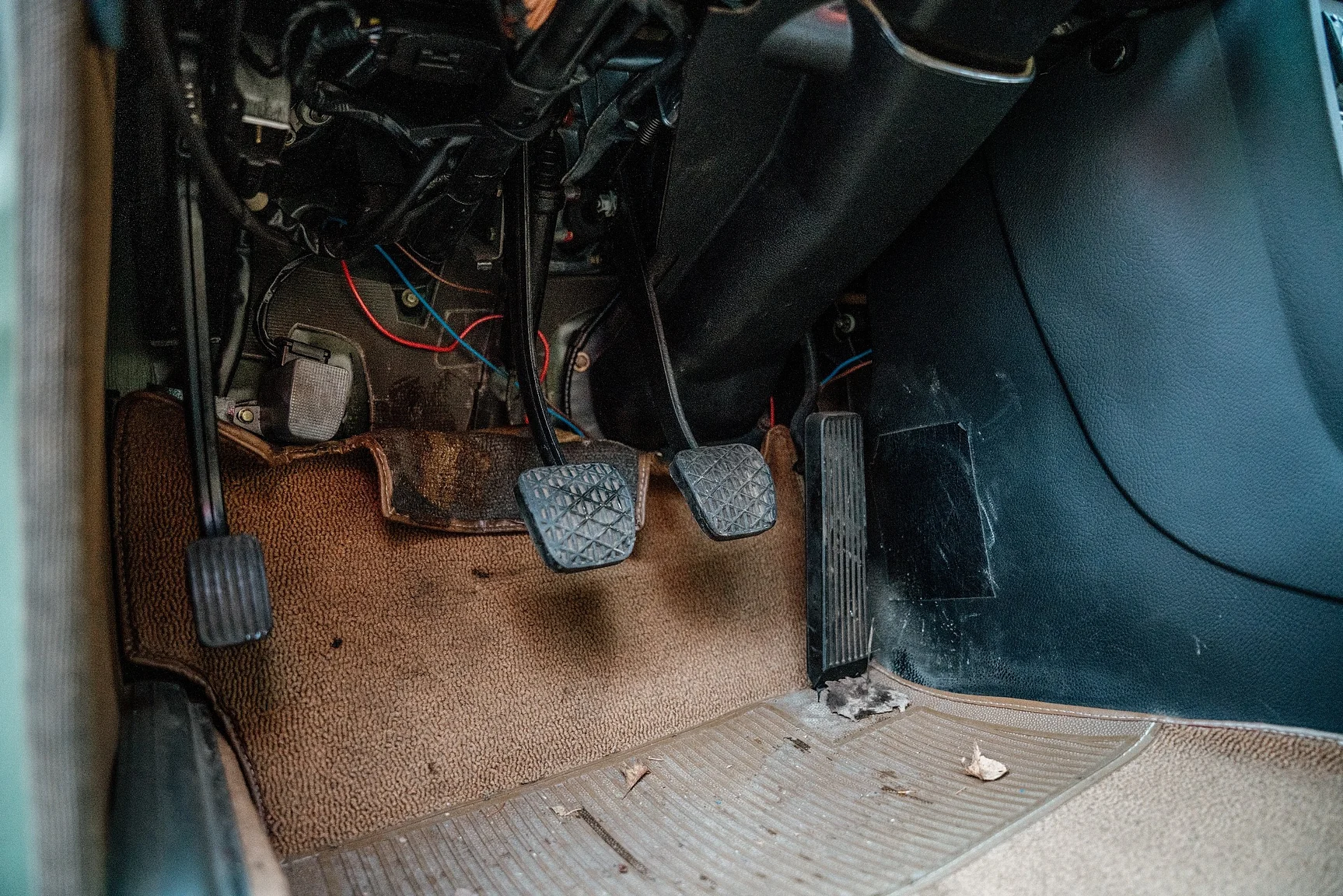 Interior image of 1975 Mercedes-Benz 240 D 3.0 (23)