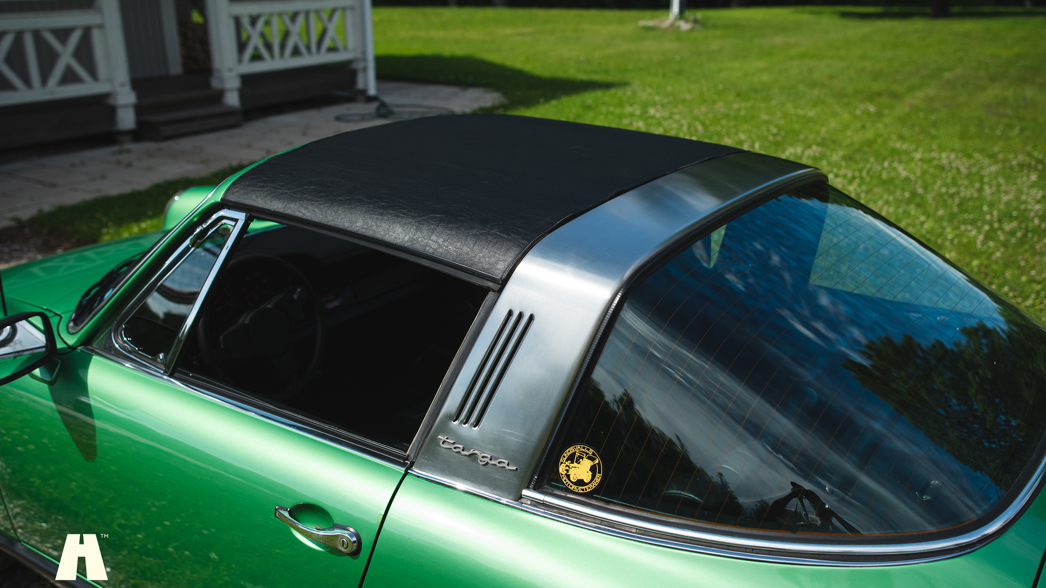Exterior image of 1976 Porsche 911 Targa
