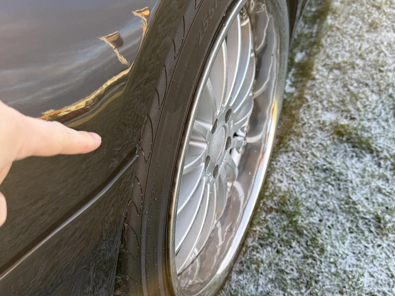 Exterior image of 2003 BMW 760i (24)