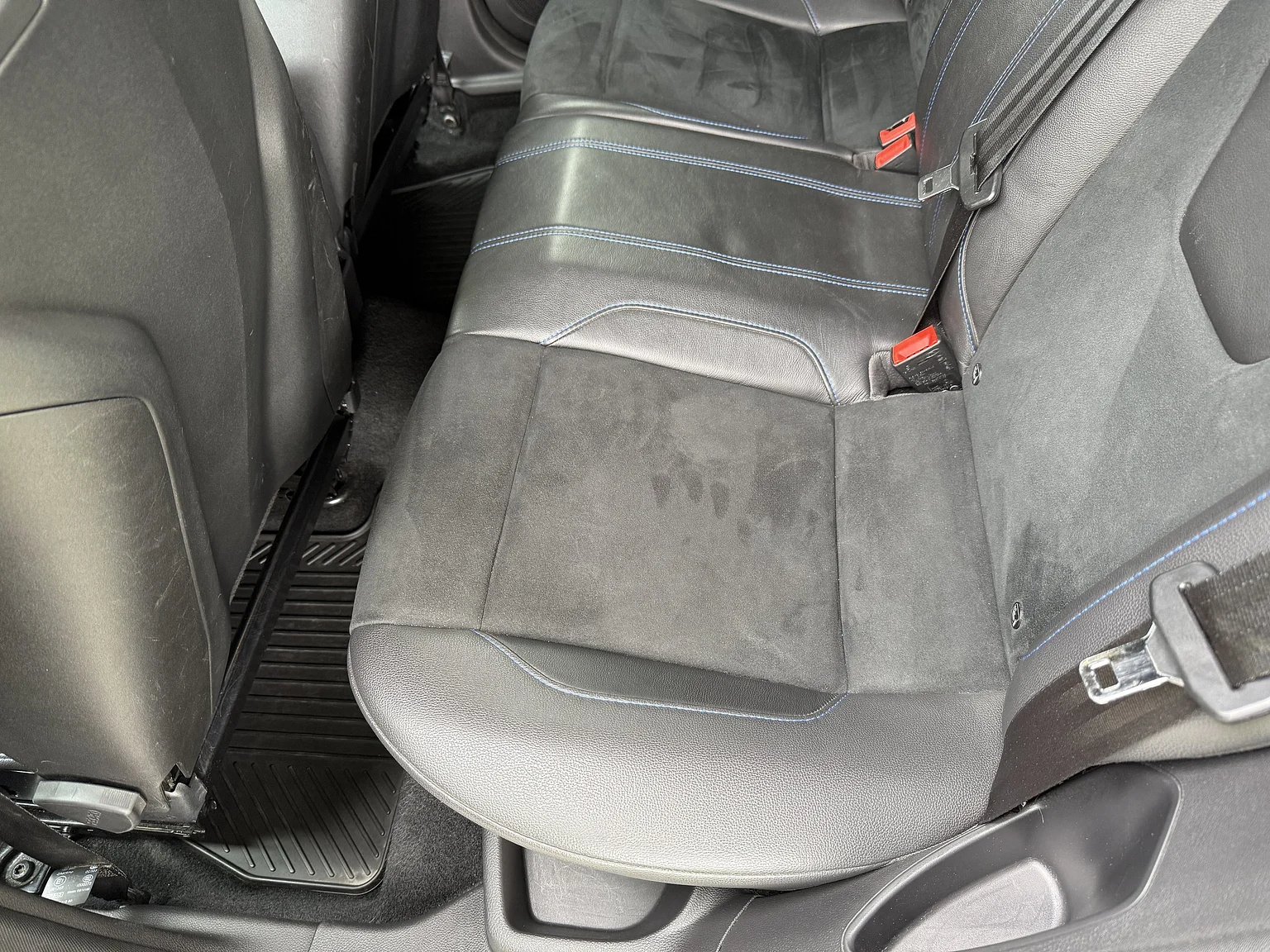 Interior image of 2016 Ford Focus RS (40)