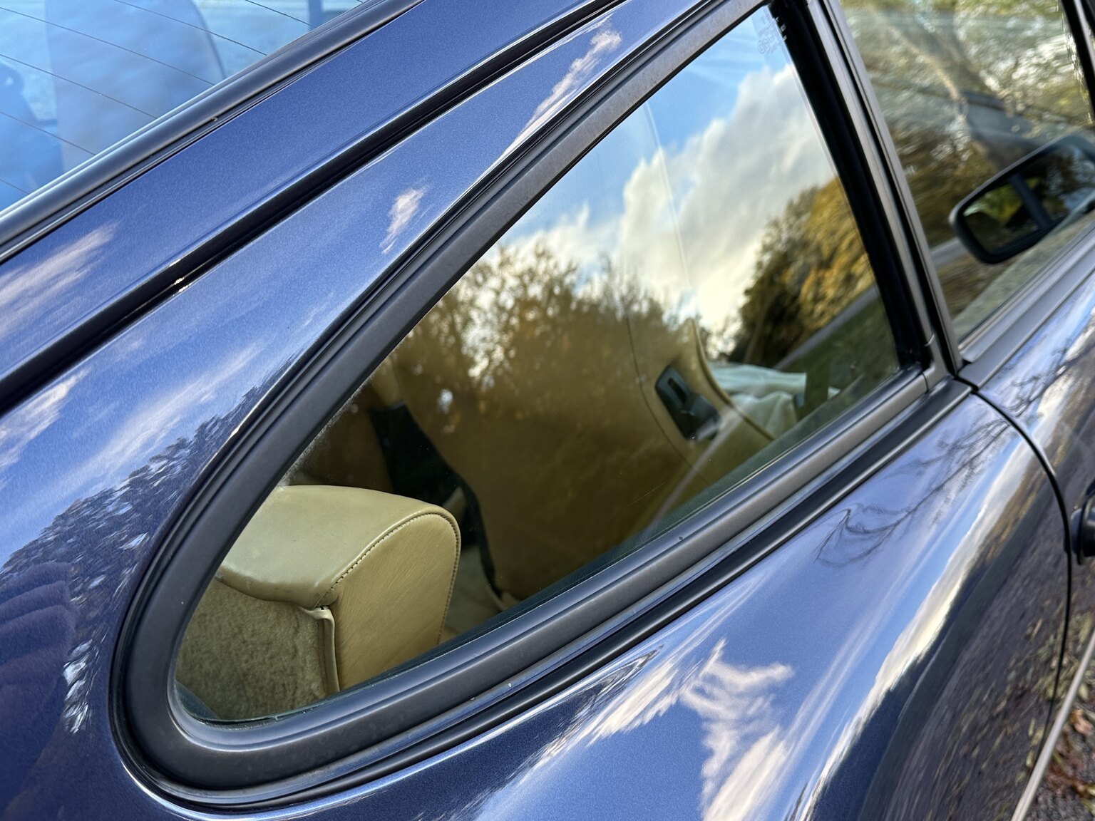 Exterior image of 1986 Porsche 911 Carrera 3.2