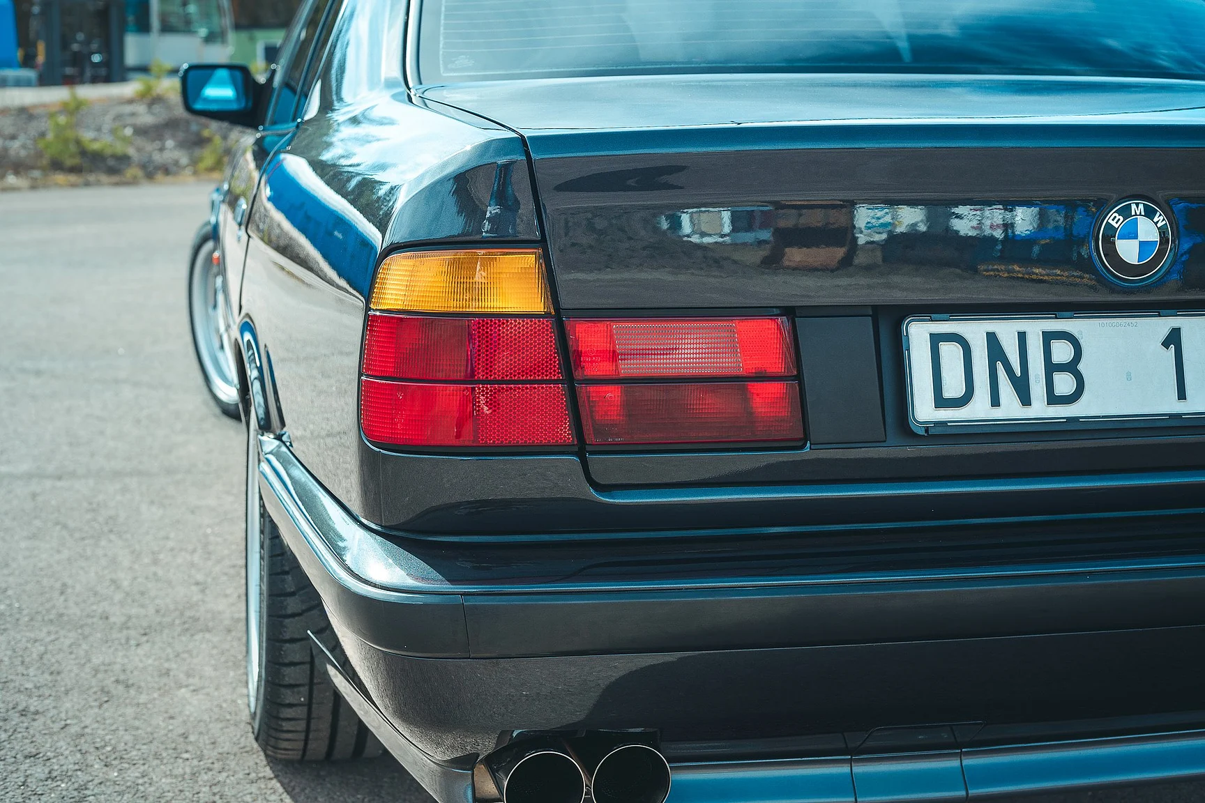 Exterior image of 1992 BMW M5 3.8 (19)
