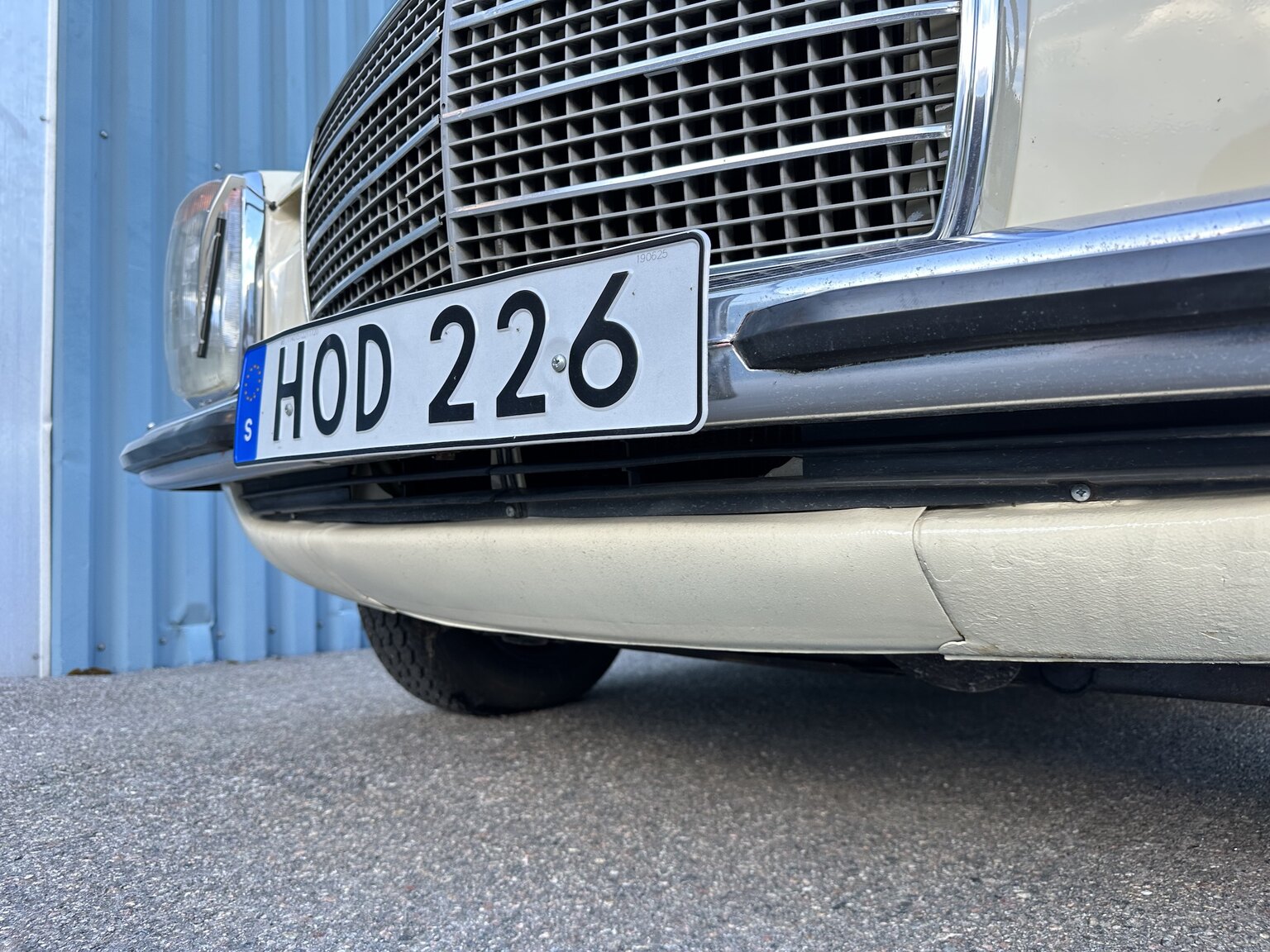 Aussenfoto 1974 Mercedes Benz 230.6