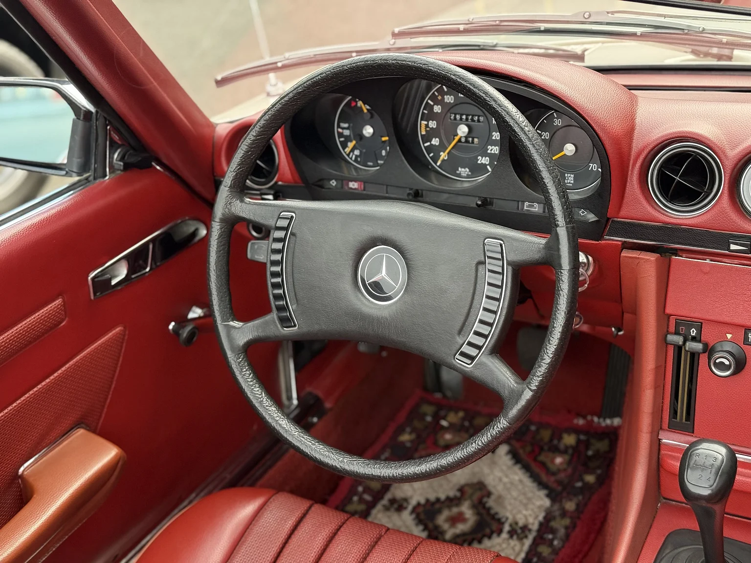 Innenraumfoto von 1973 Mercedes Benz 350 SL  (24)