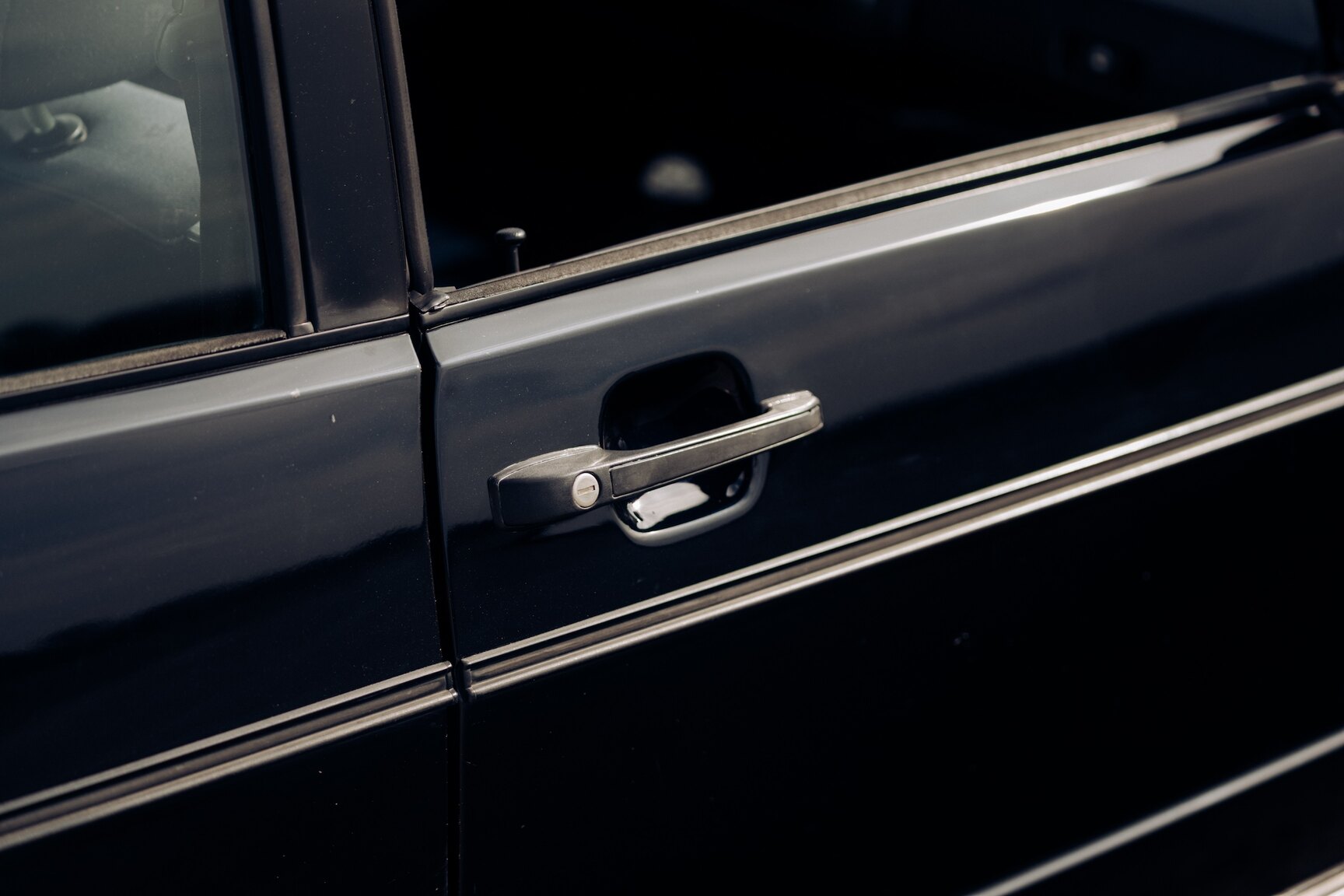 Exterior image of 1991 VW Golf Cabriolet "Etienne Aigner Edition"