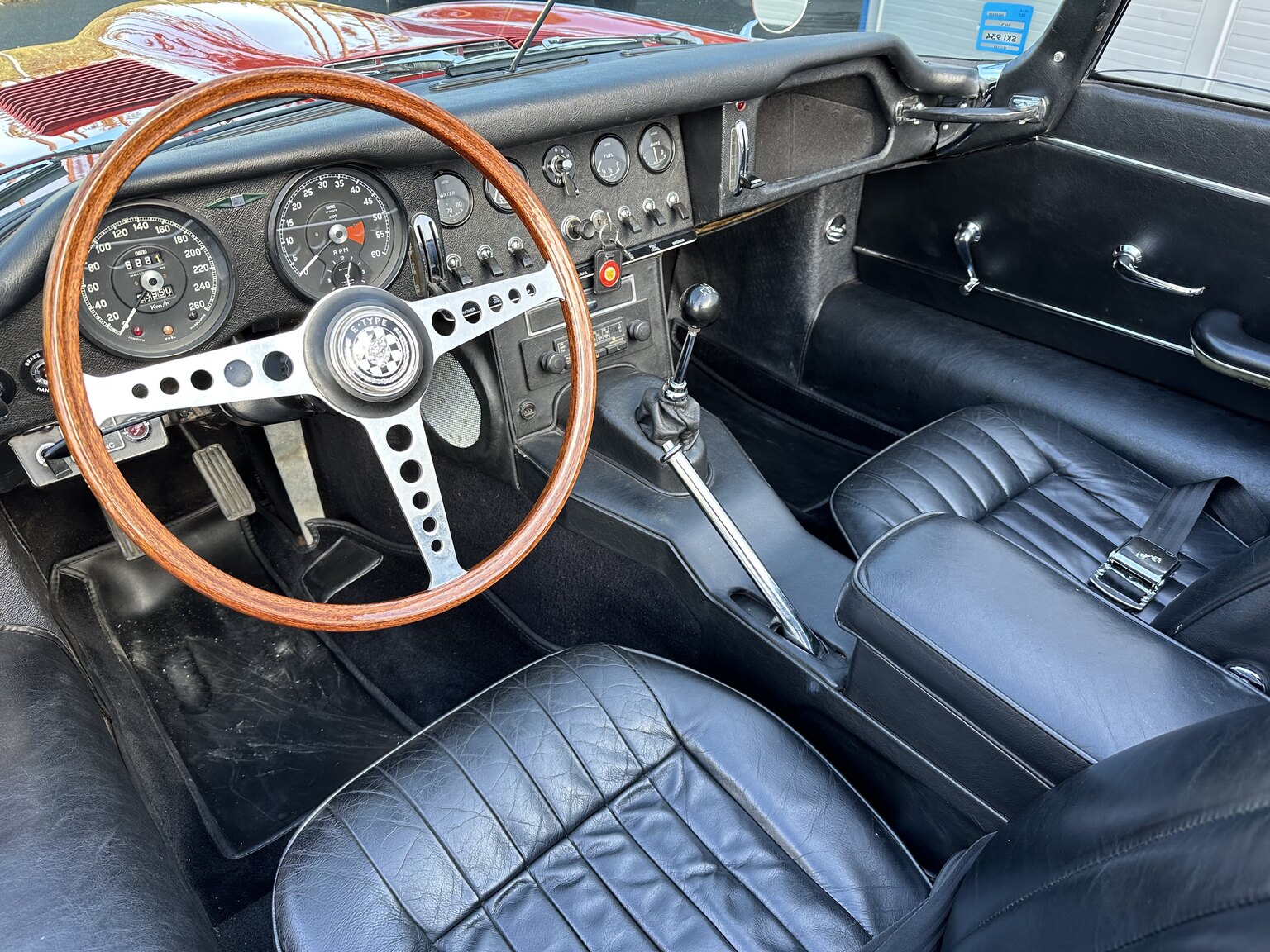 Innenraumfoto von 1965 Jaguar E-Type Series 1 (1)