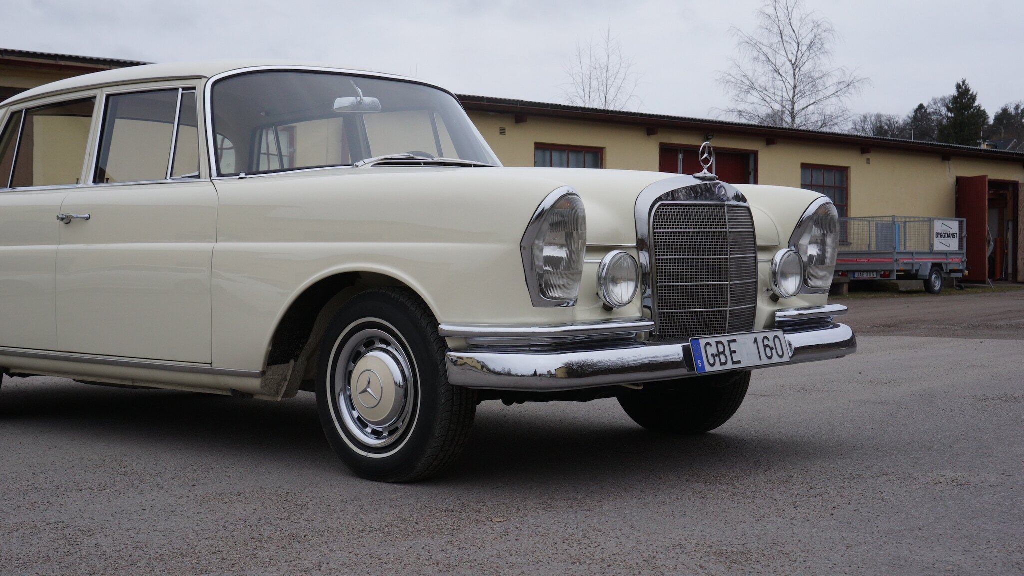 Exteriörbild på 1966 Mercedes-Benz 230 S