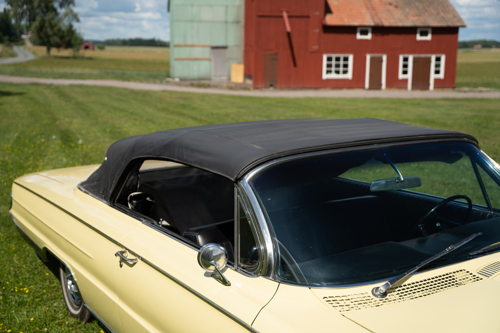 Exterior image of 1961 Buick Electra 225 cab (15)