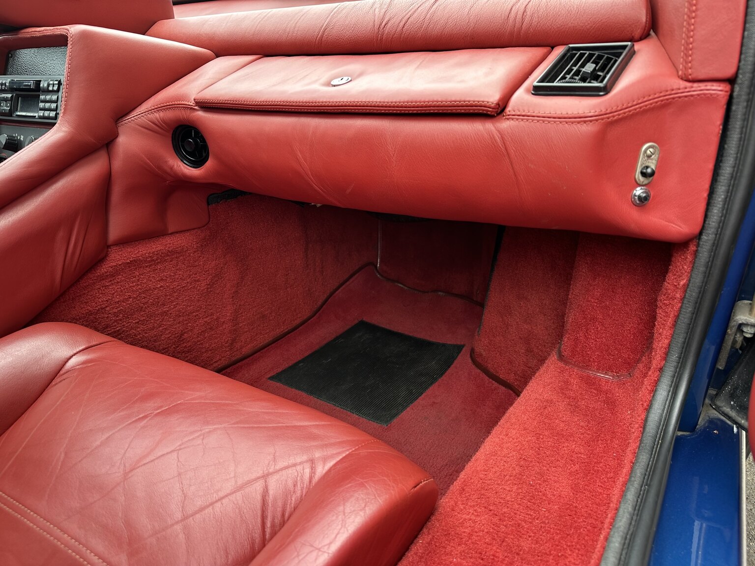 Interior image of 1987 Lotus Esprit Turbo HCi (27)