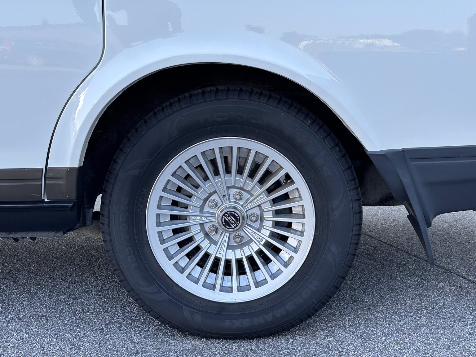 Exterior image of 1991 Volvo 240 GLT