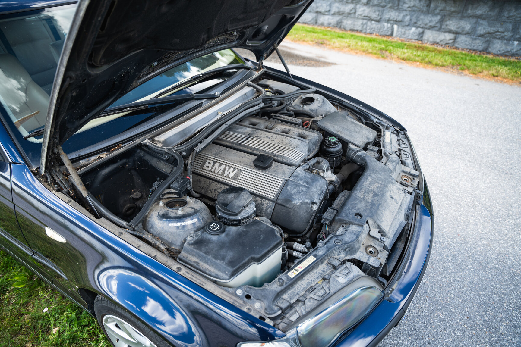 Image of 2003 BMW 320i Touring mechanics