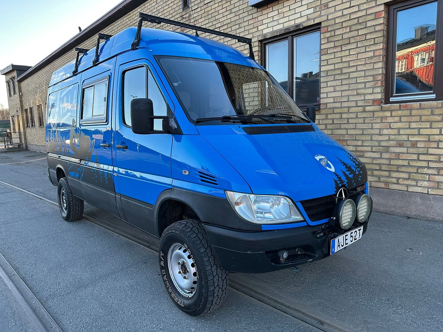Exteriörbild på 2004 Mercedes-Benz Sprinter 4x4 Campervan/Overlander (1)