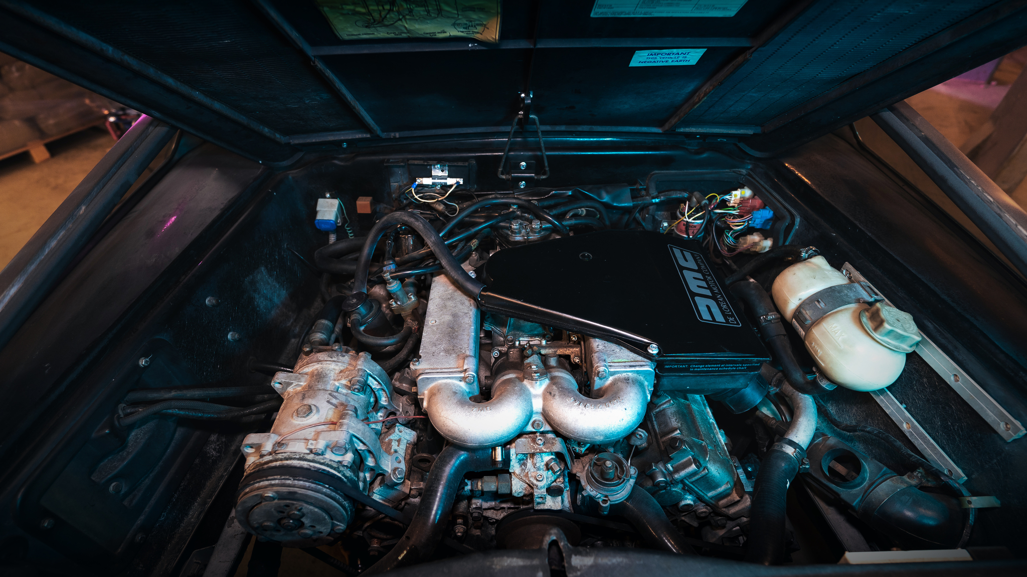 Image of 1981 DMC DeLorean  mechanics
