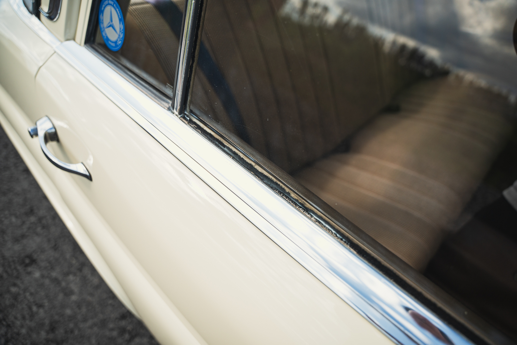 Exteriörbild på 1966 Mercedes-Benz 200 D "Heckflosse"