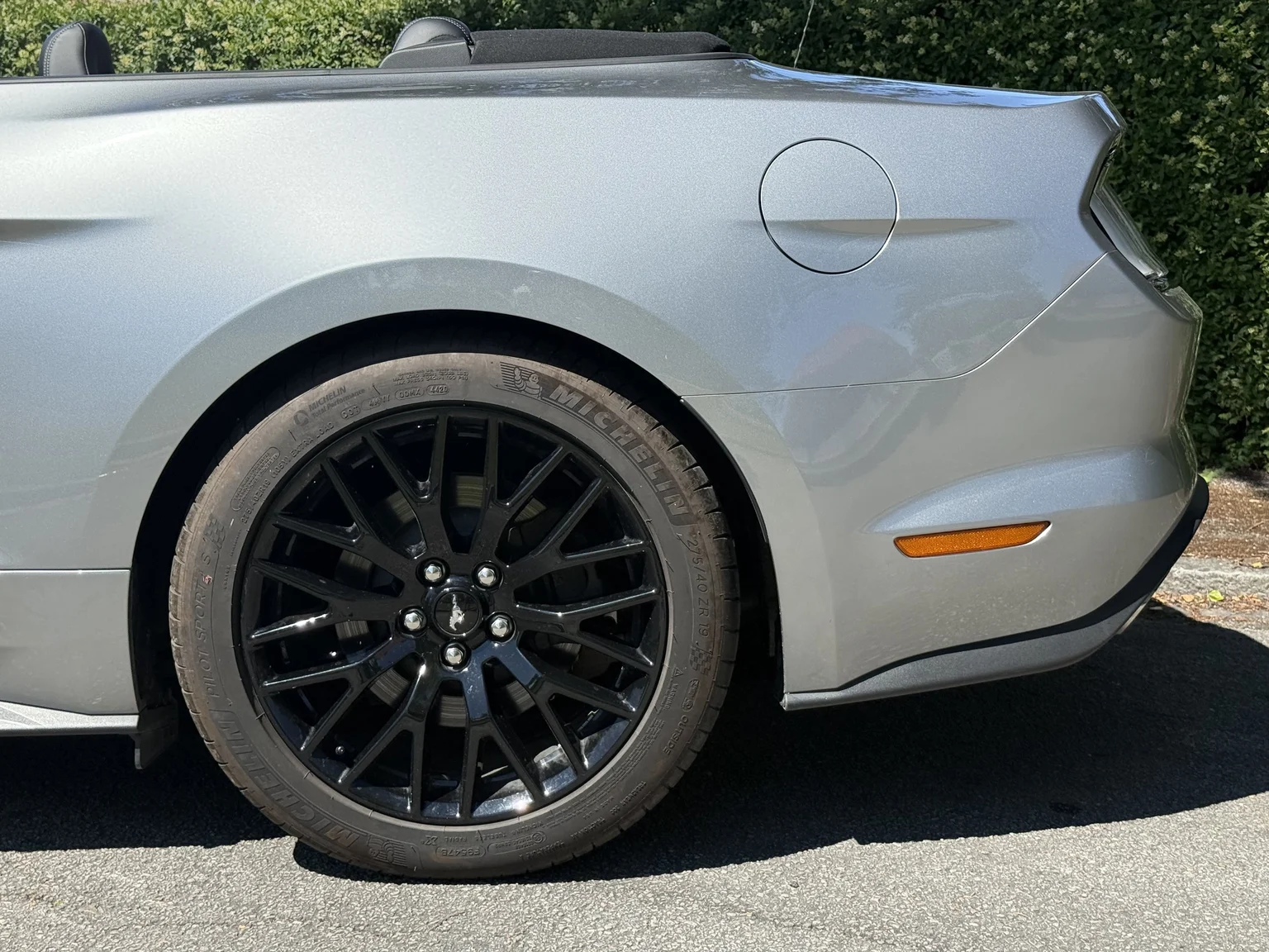Aussenfoto 2021 Ford Mustang GT Cabriolet (8)