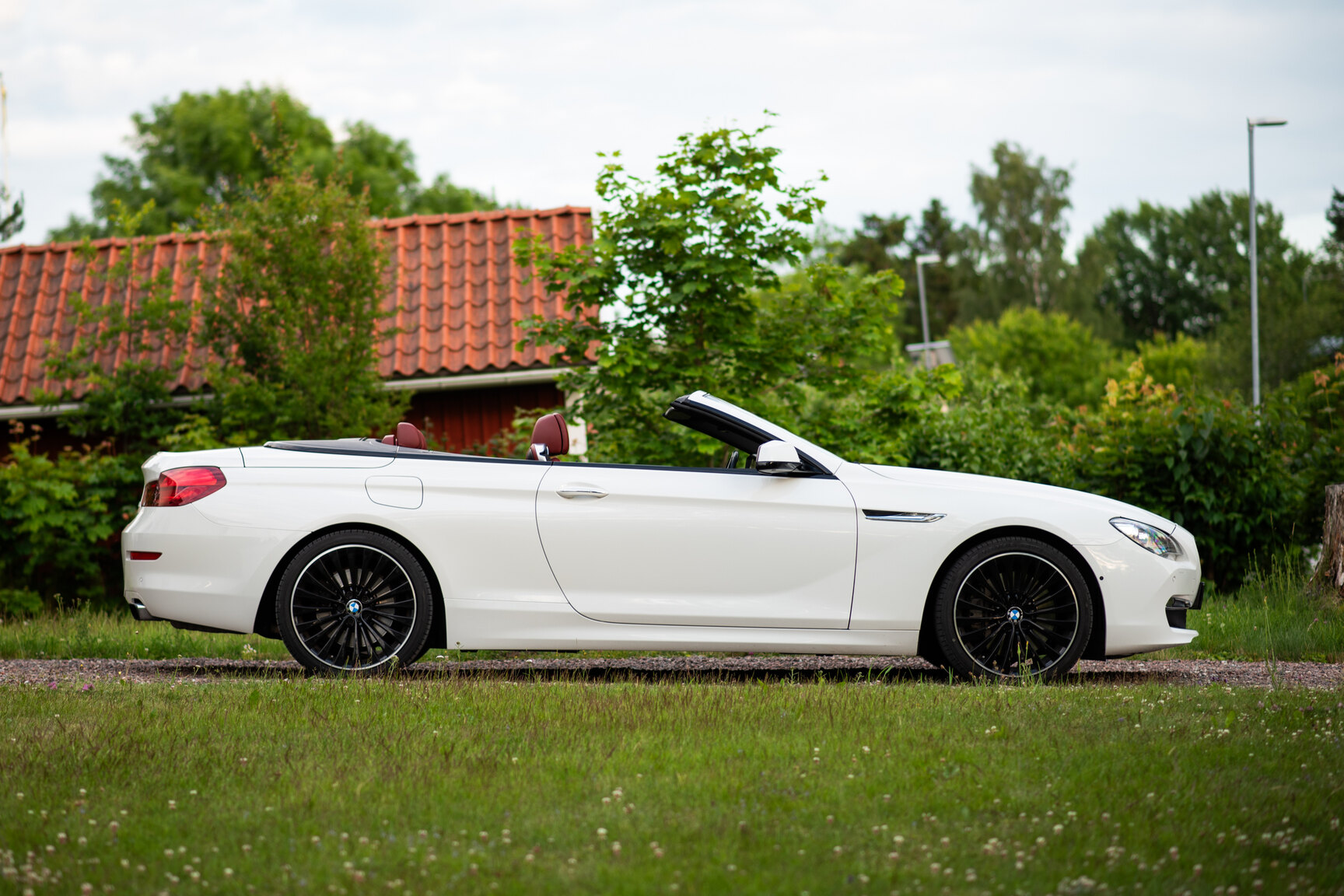 Exteriörbild på 2011 BMW 650i Cabriolet