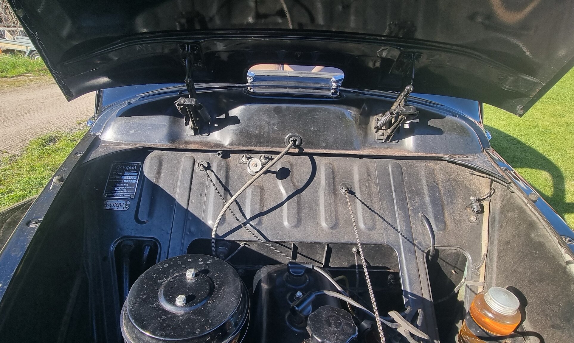 Image of 1951 Peugeot 203 De Luxe mechanics