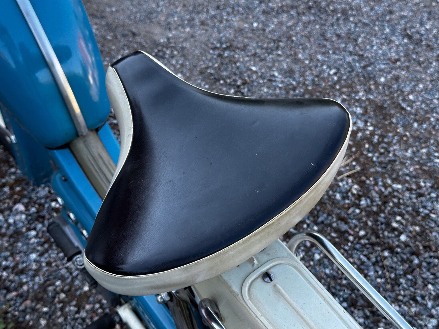 Exteriörbild på 1963 Crescent 1163 Raket