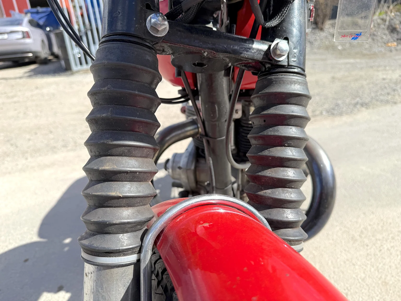 Exteriörbild på 1971 Triumph Daytona 500 (21)