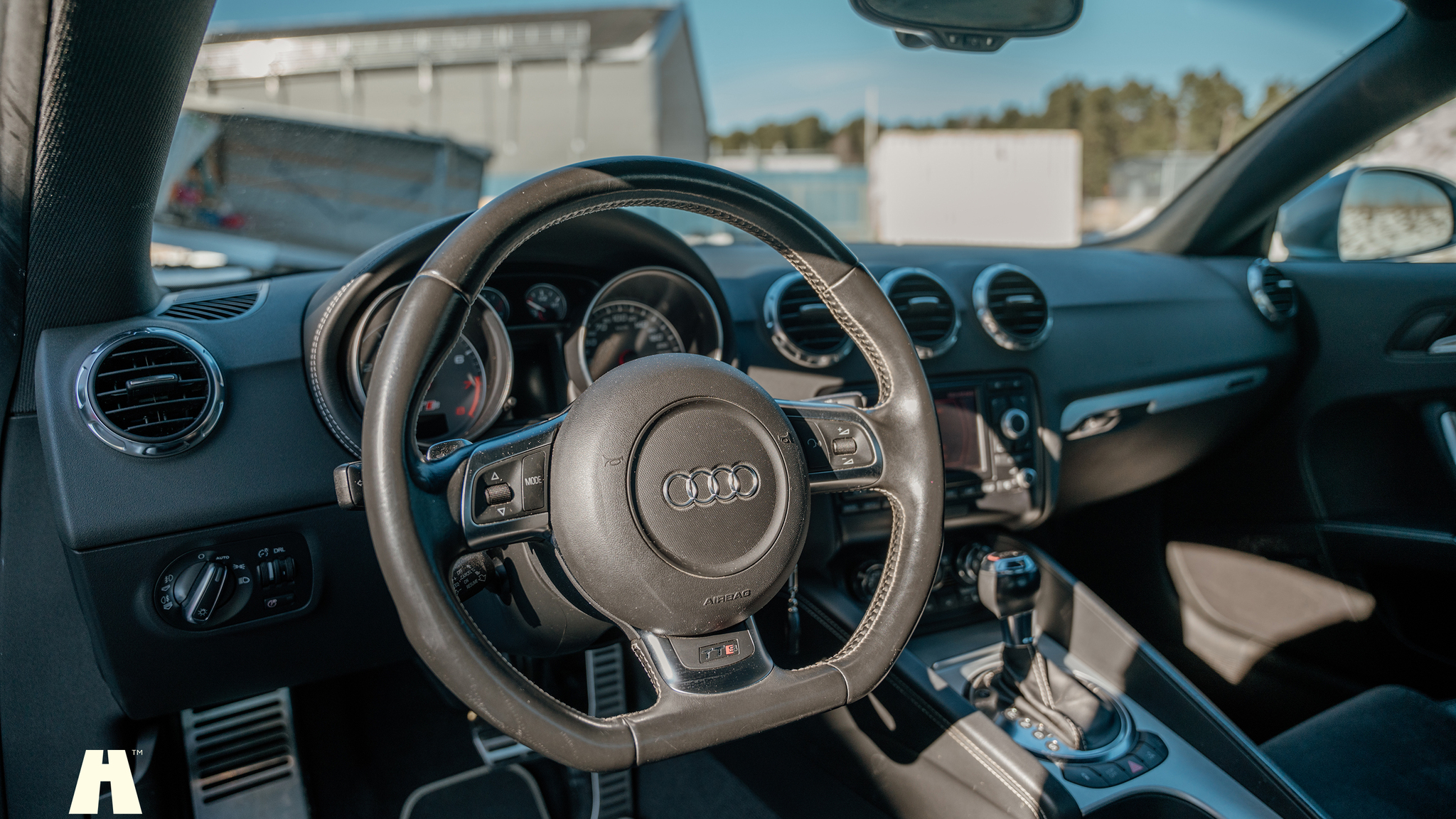 Interior image of 2009 Audi TTS (2)