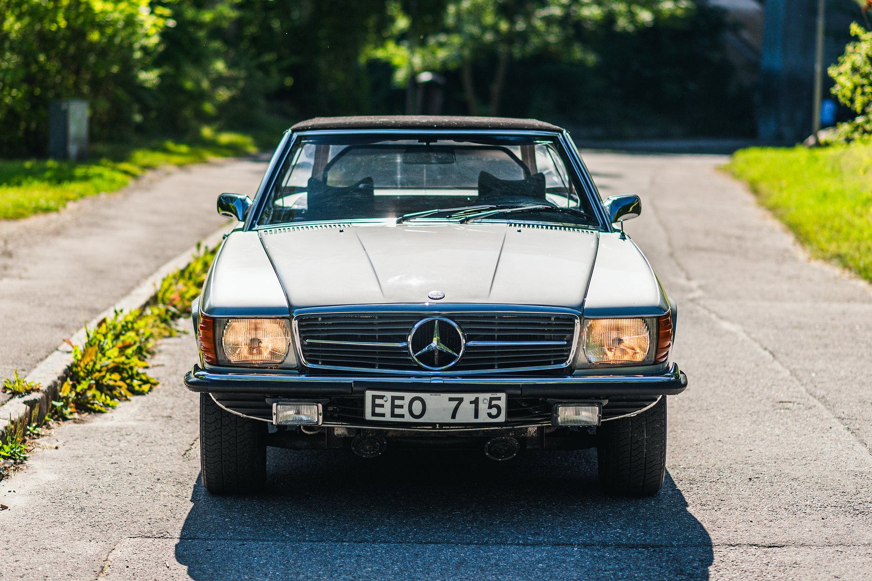 Exterior image of 1972 Mercedes-Benz 350 SL