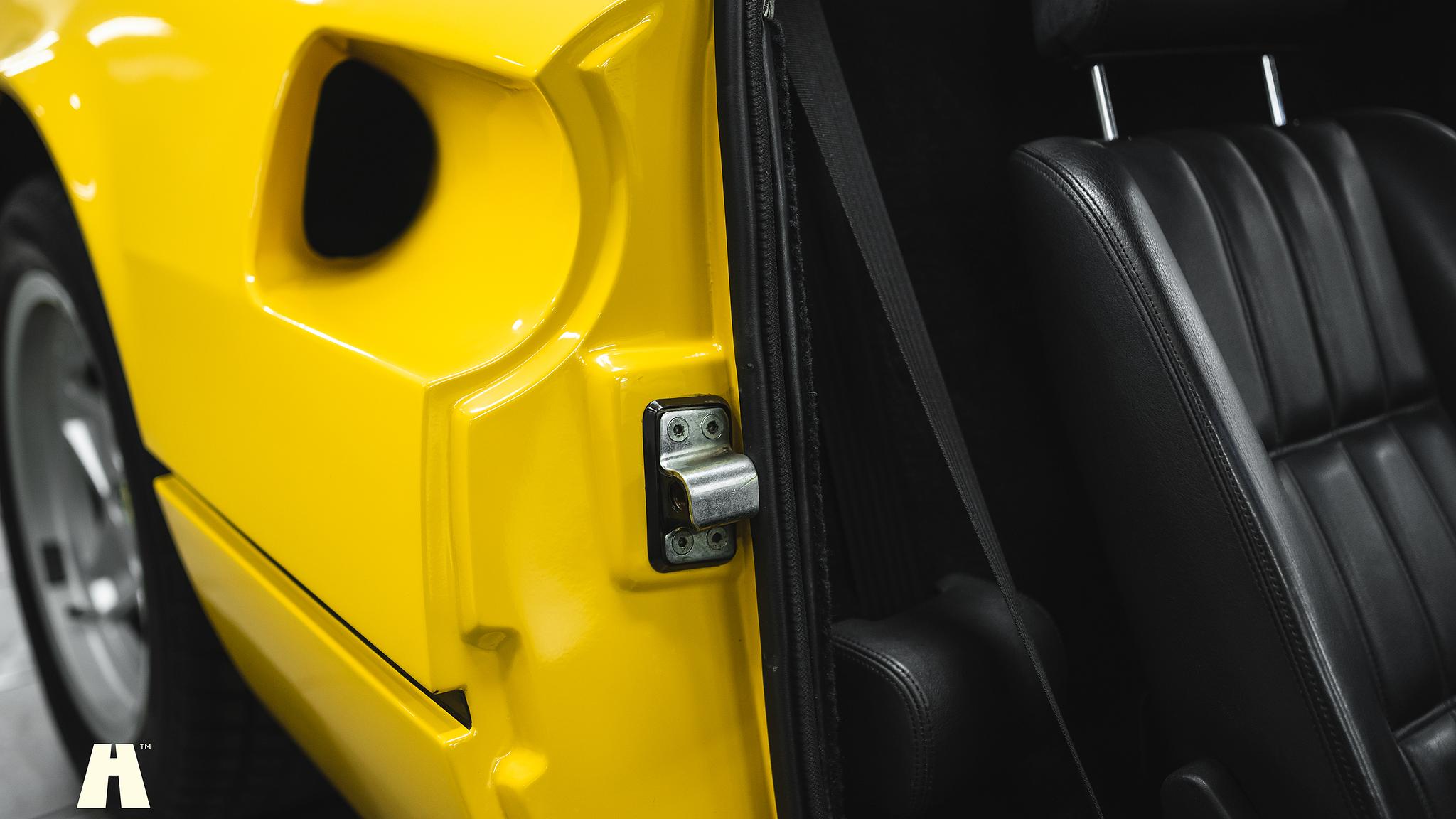 Interiörbild 1986 Ferrari 328 GTB