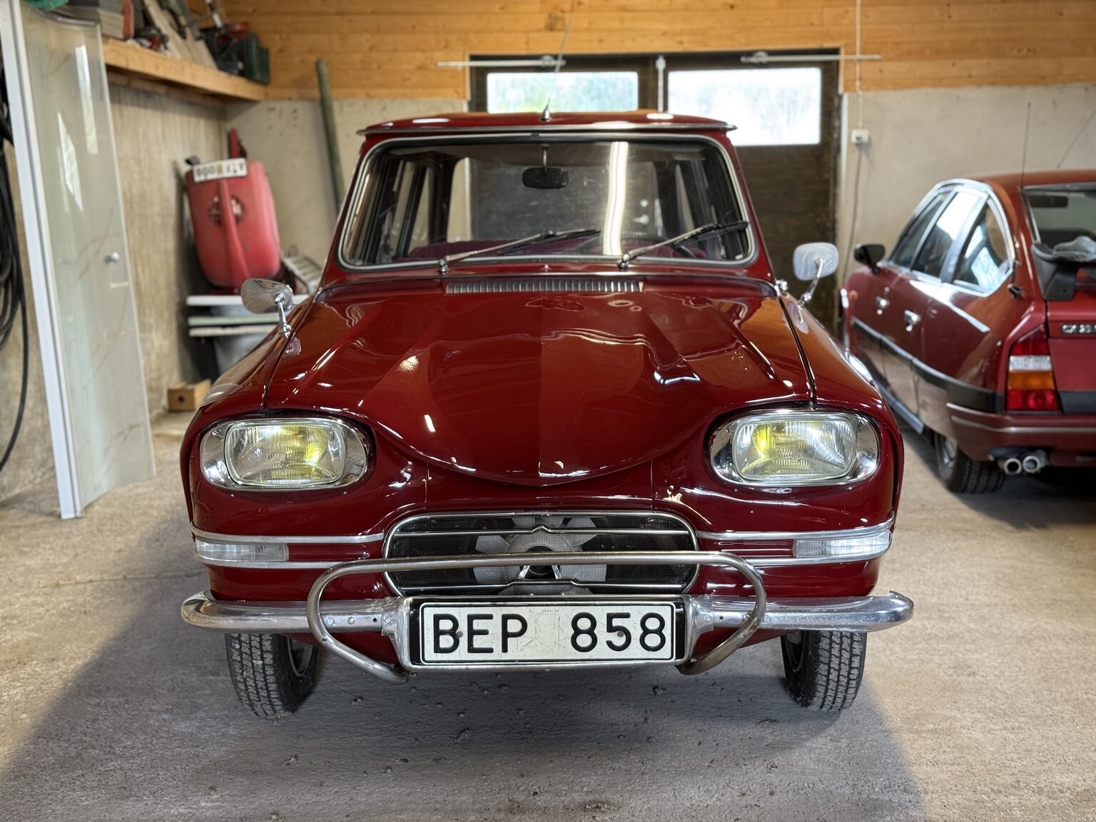 Exterior image of 1967 Citroën Ami 6 Weekend
