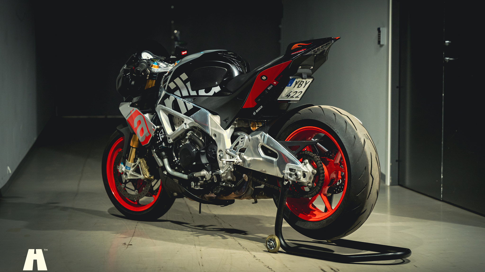 Exterior image of 2016 Aprilia Tuono V4 Factory