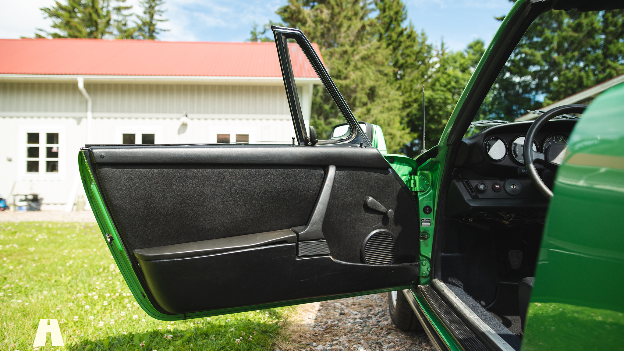 Interior image of 1976 Porsche 911 Targa