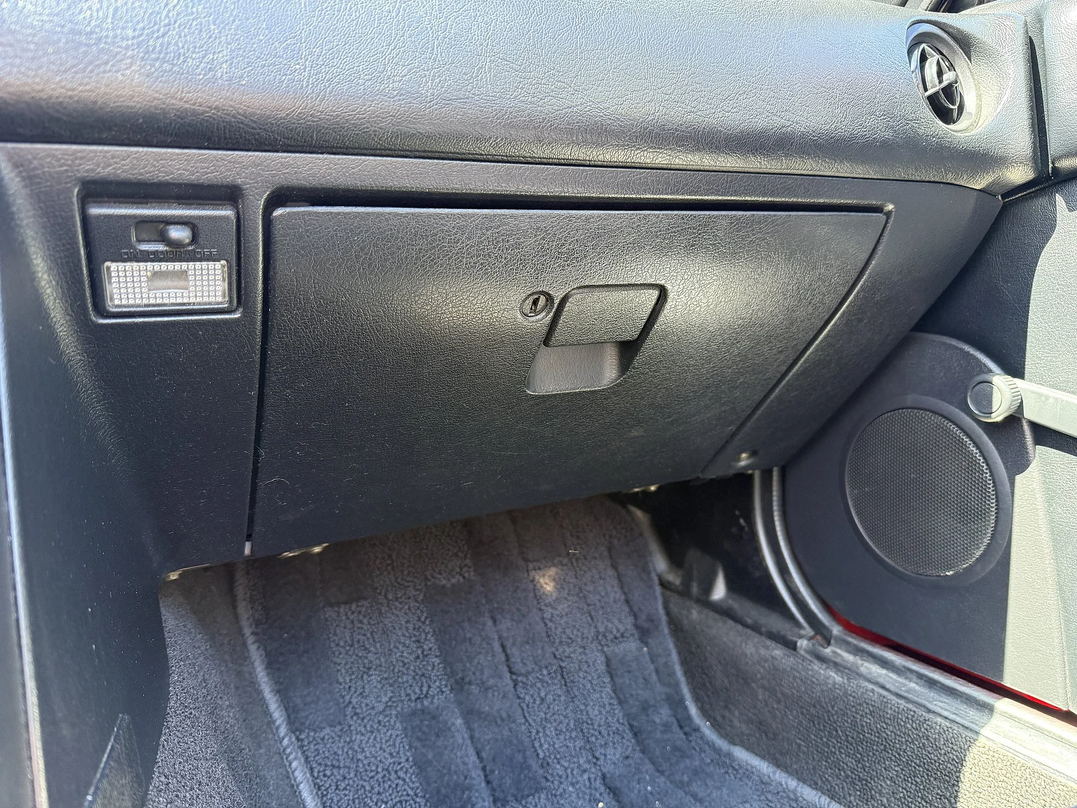 Interior image of 1991 Mazda MX-5 Miata (28)
