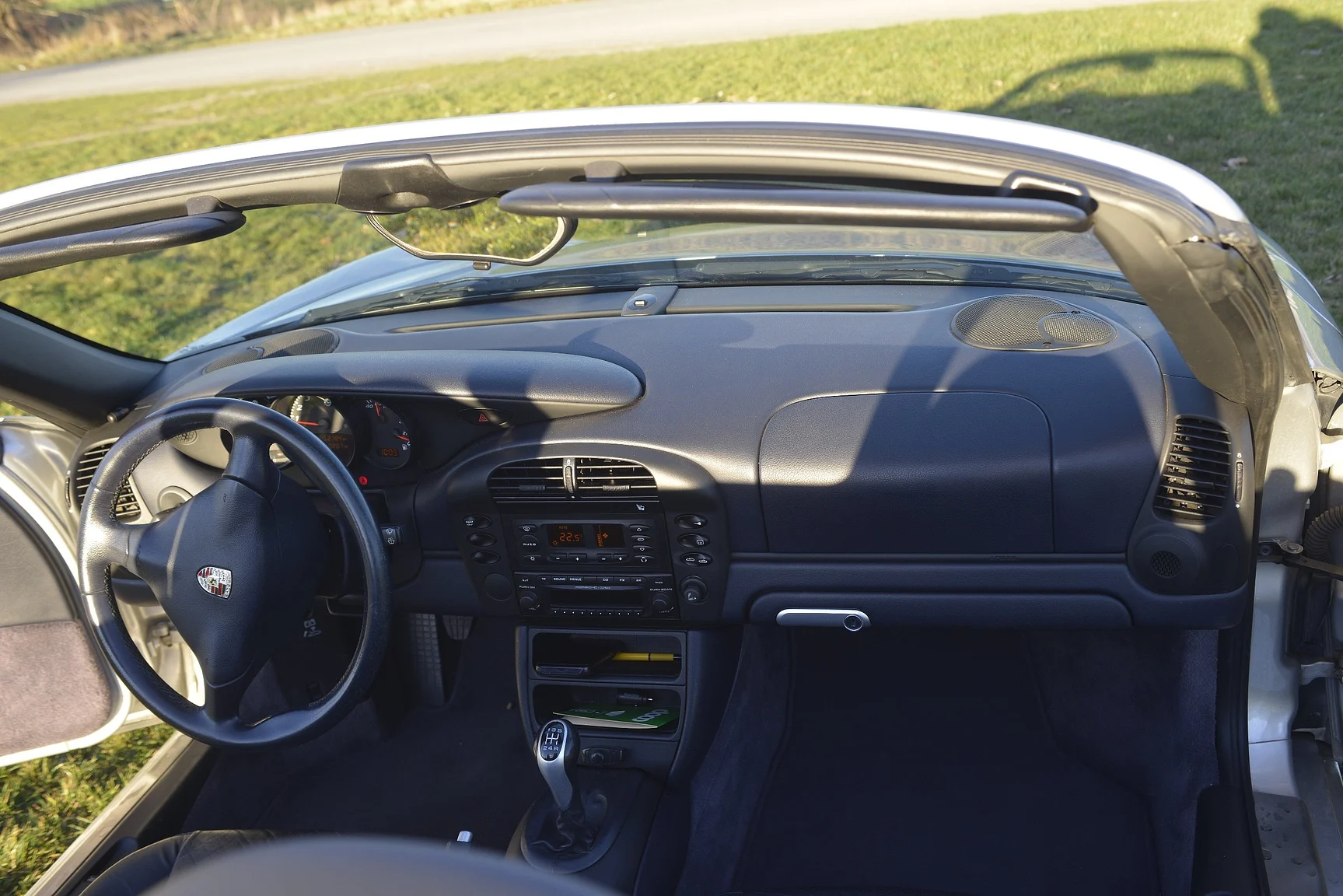 Interior image of 2003 Porsche Boxster (10)