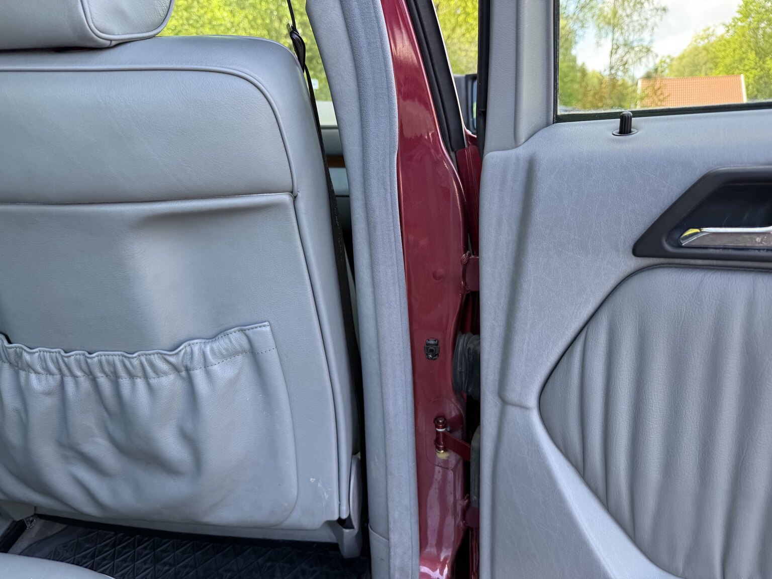 Interior image of 1991 Mercedes-Benz 300 E-24