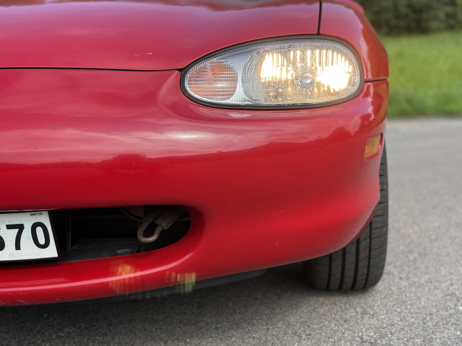 Exterior image of 1999 Mazda MX-5