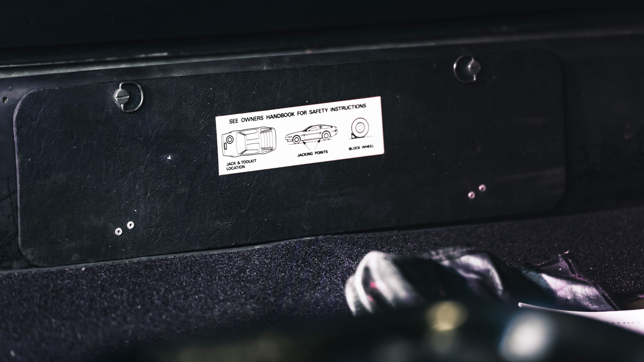 Dokumentation, 1981 DMC DeLorean 