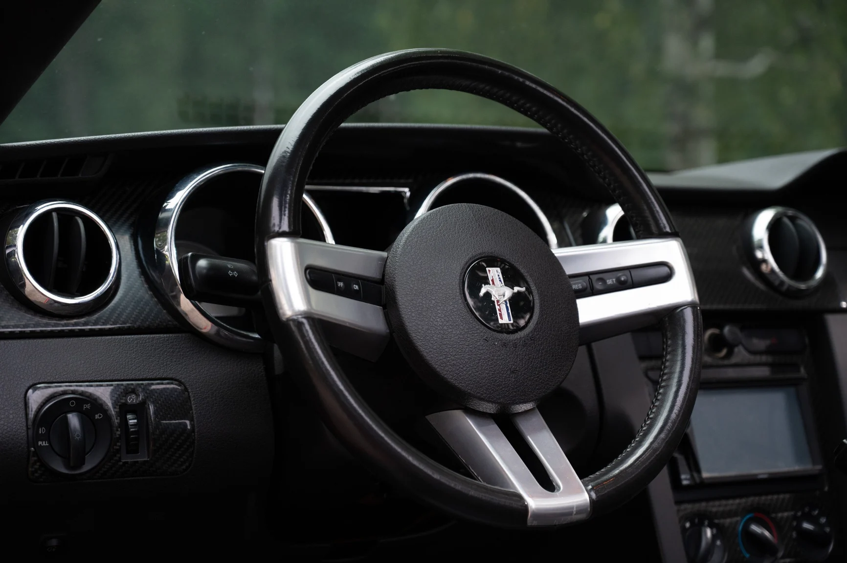 Innenraumfoto von 2005 Ford Mustang GT Roush Stage 2 (2)