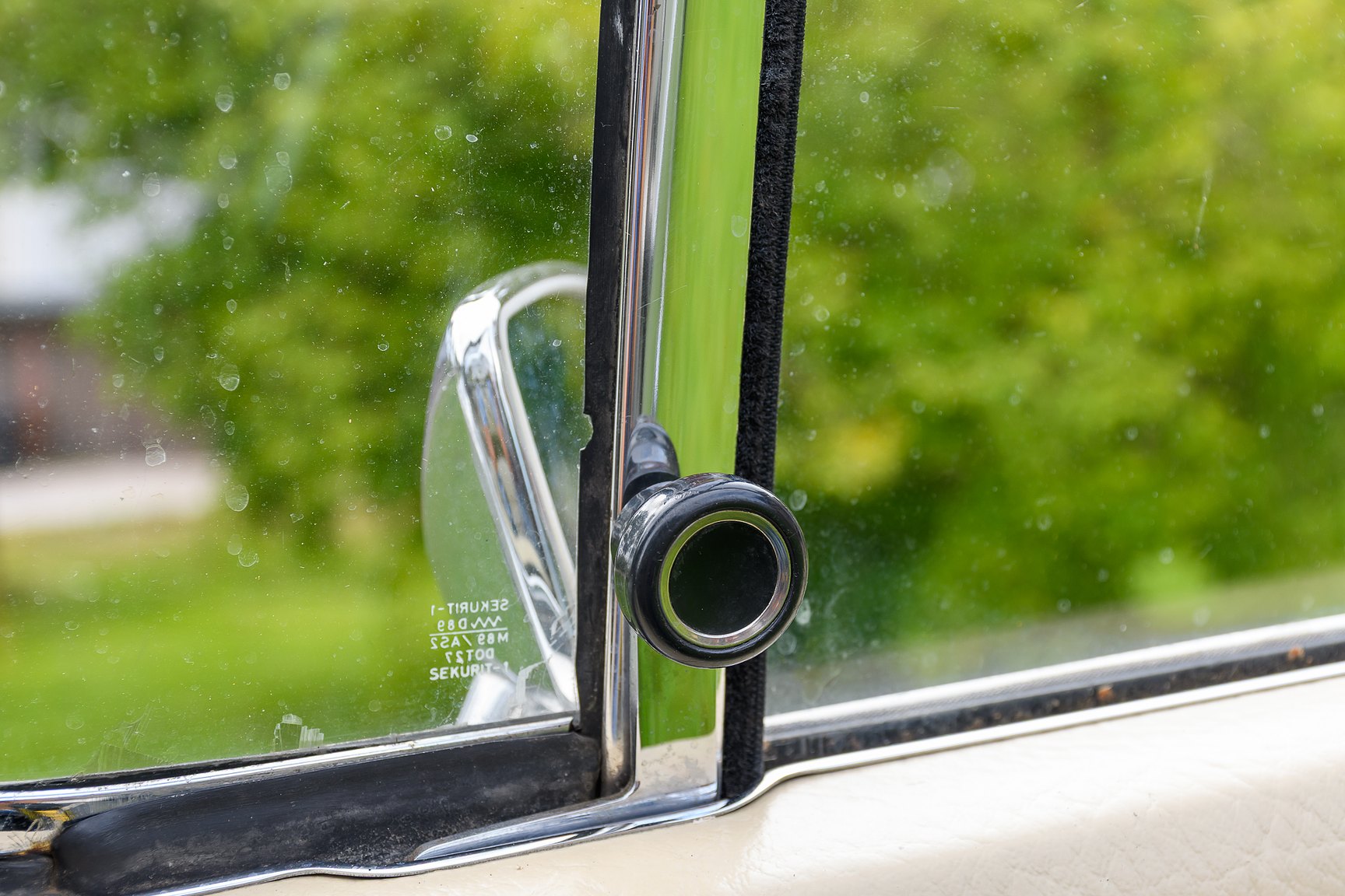 Interior image of 1969 Mercedes-Benz 300 SEL