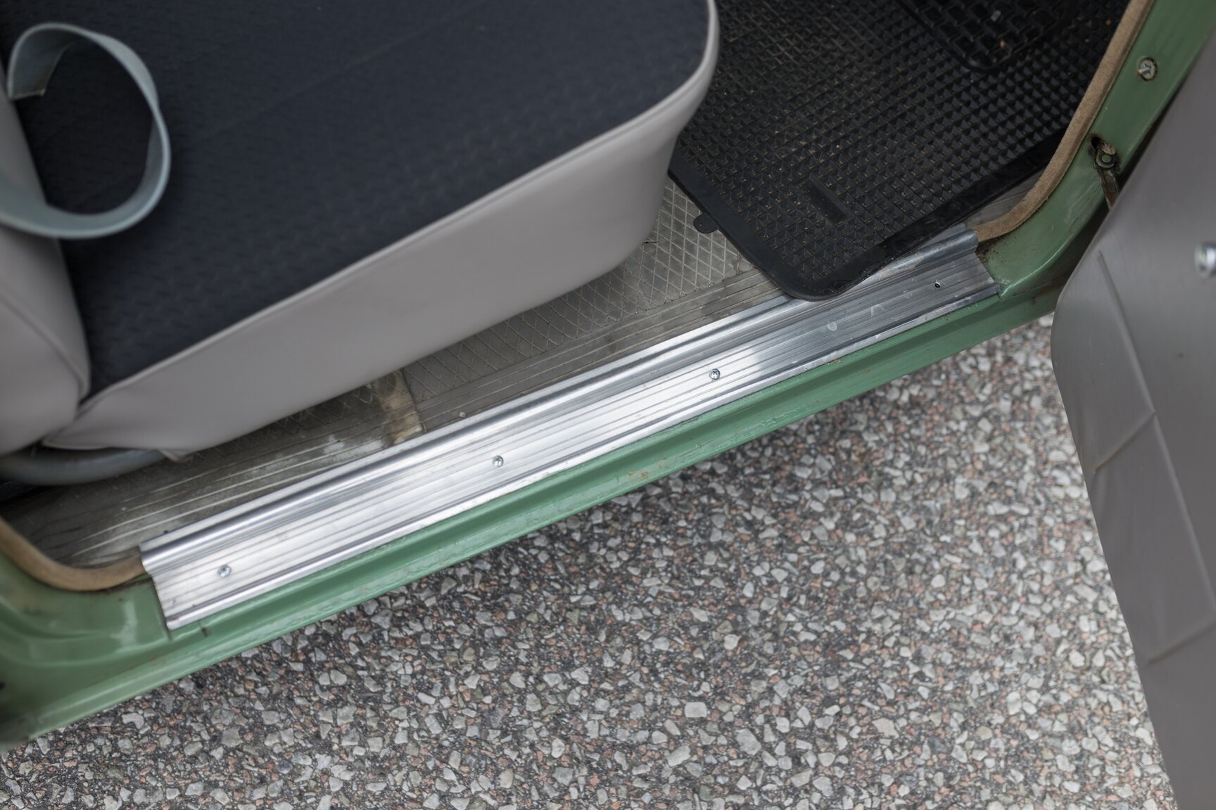 Interior image of 1959 Ford Consul (59)