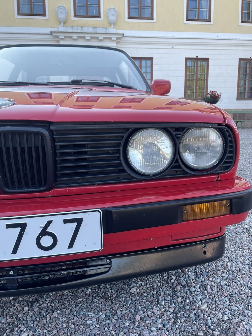 Exteriörbild på 1987 BMW 320i