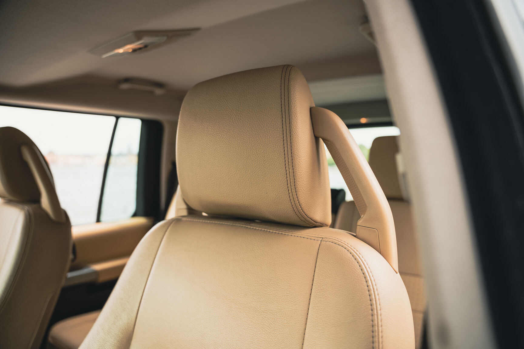 Interior image of 2008 Land Rover Discovery TDV6 SE (20)