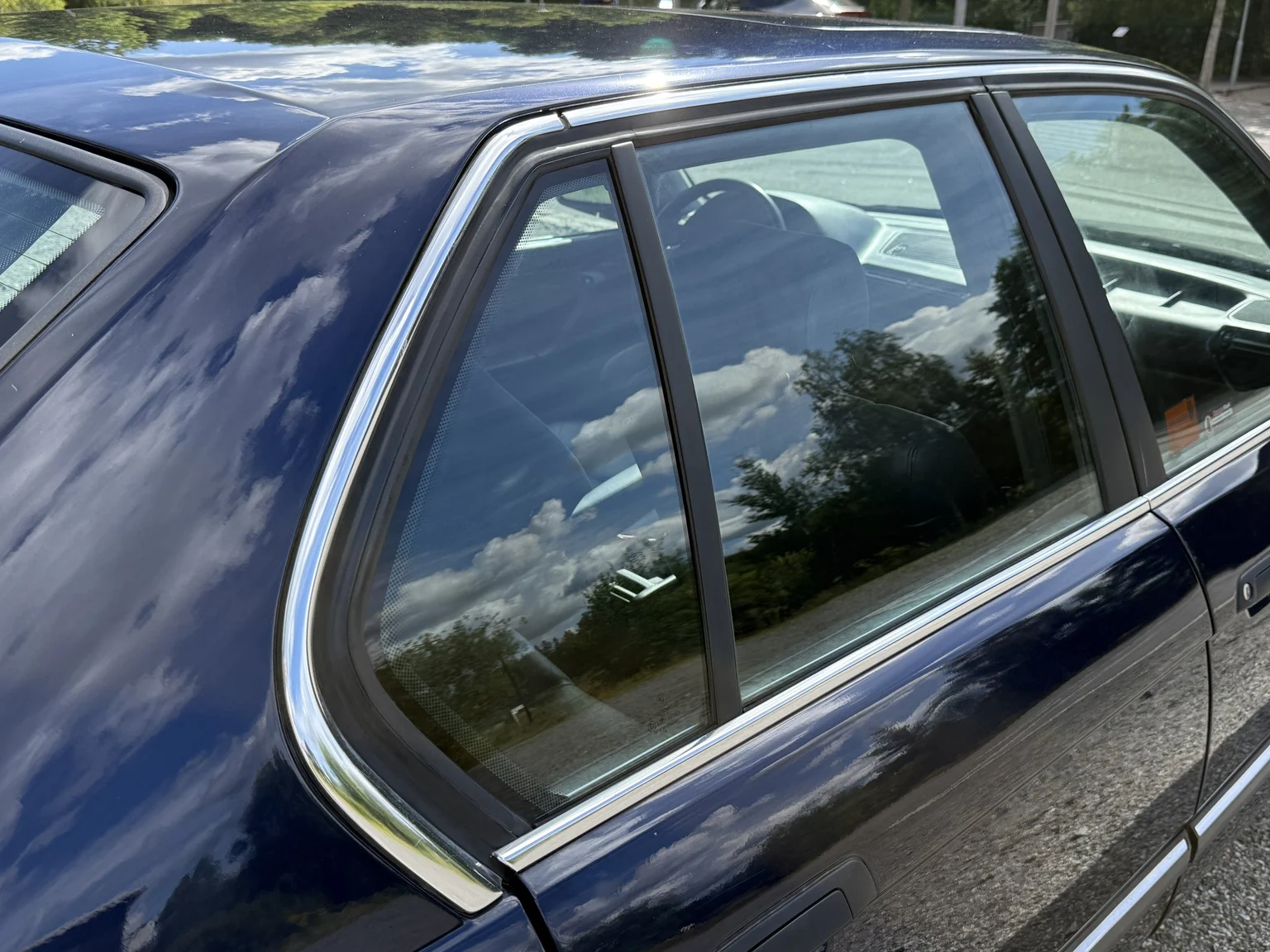 Exteriörbild på 1990 BMW 750i (50)