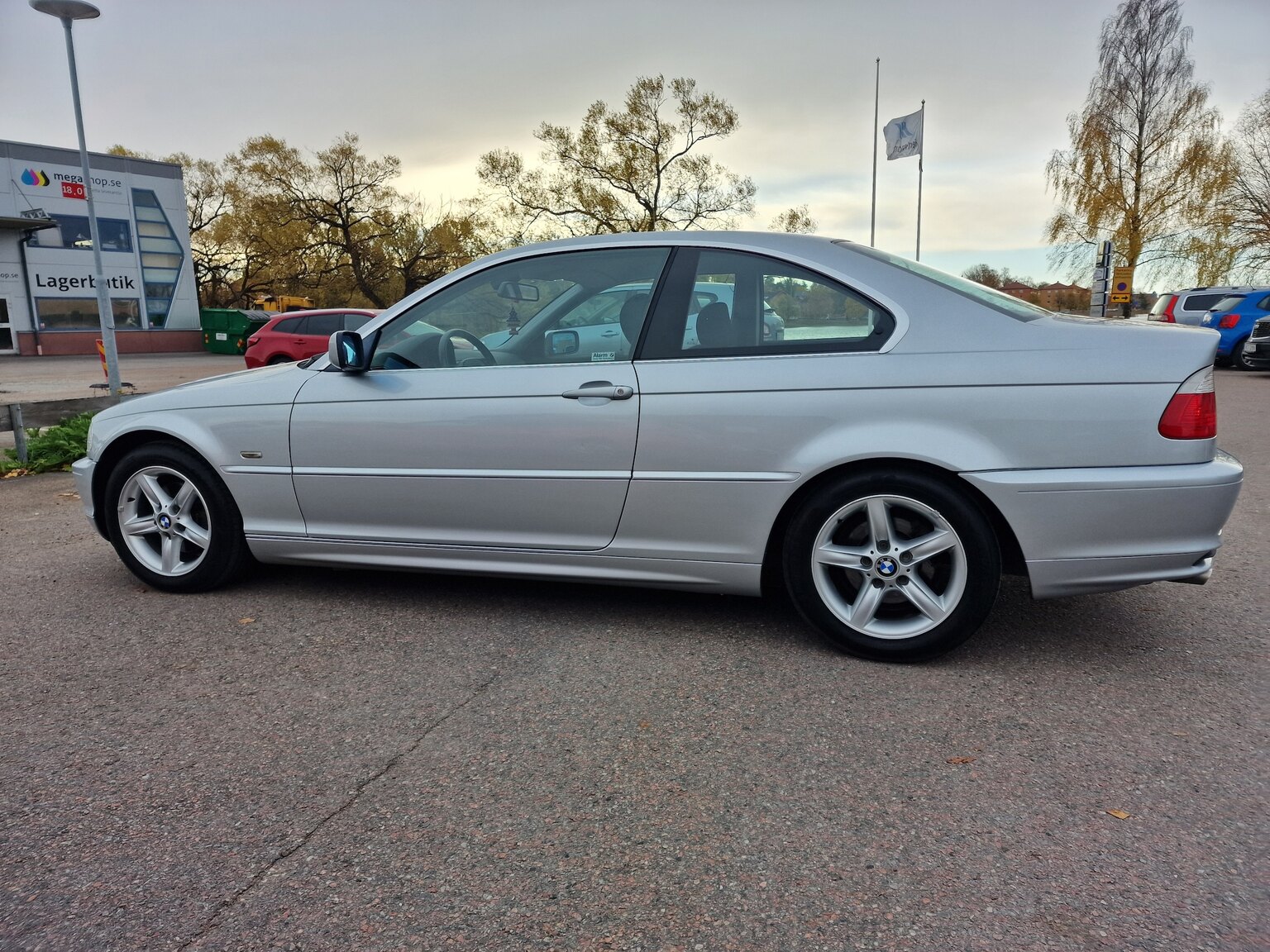 Exteriörbild på 2002 BMW 320Ci