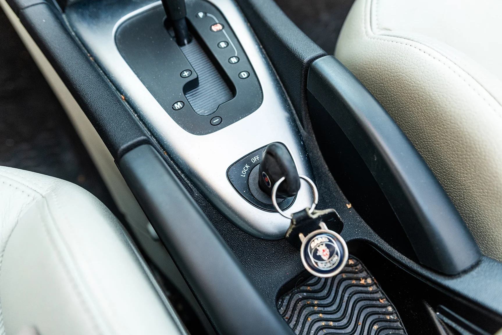 Interior image of 2008 SAAB 9-3 Vector 2.0T Cabriolet (43)