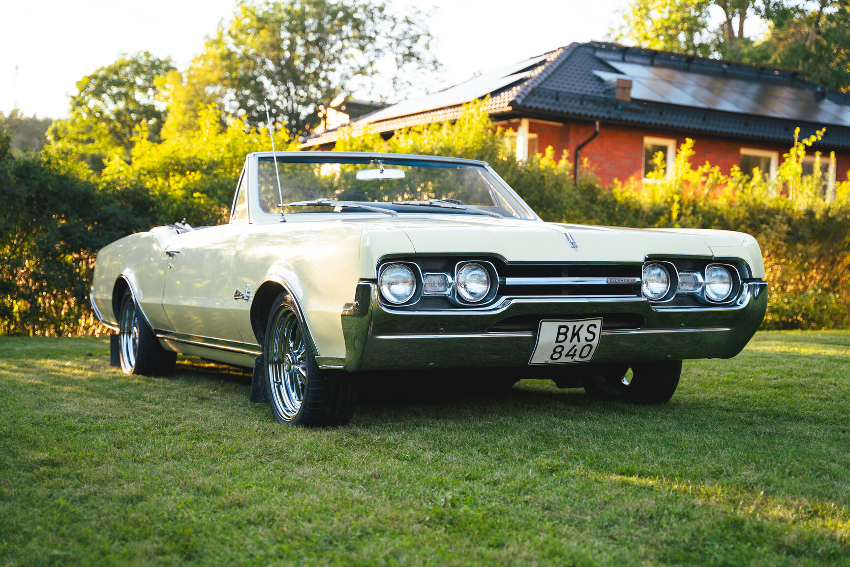 Exterior image of 1967 Oldsmobile Cutlass Supreme Cabriolet
