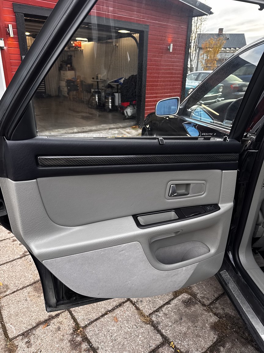 Interiörbild 1999 Audi S8 4.2 Quattro