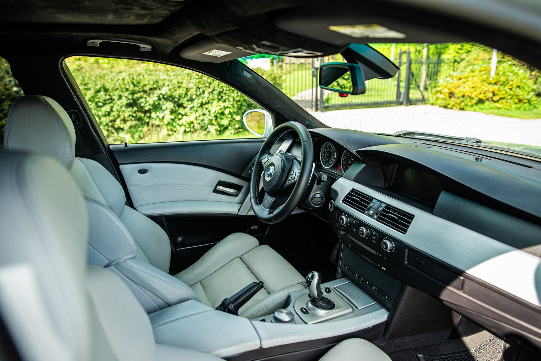 Interior image of 2006 BMW E60 M5