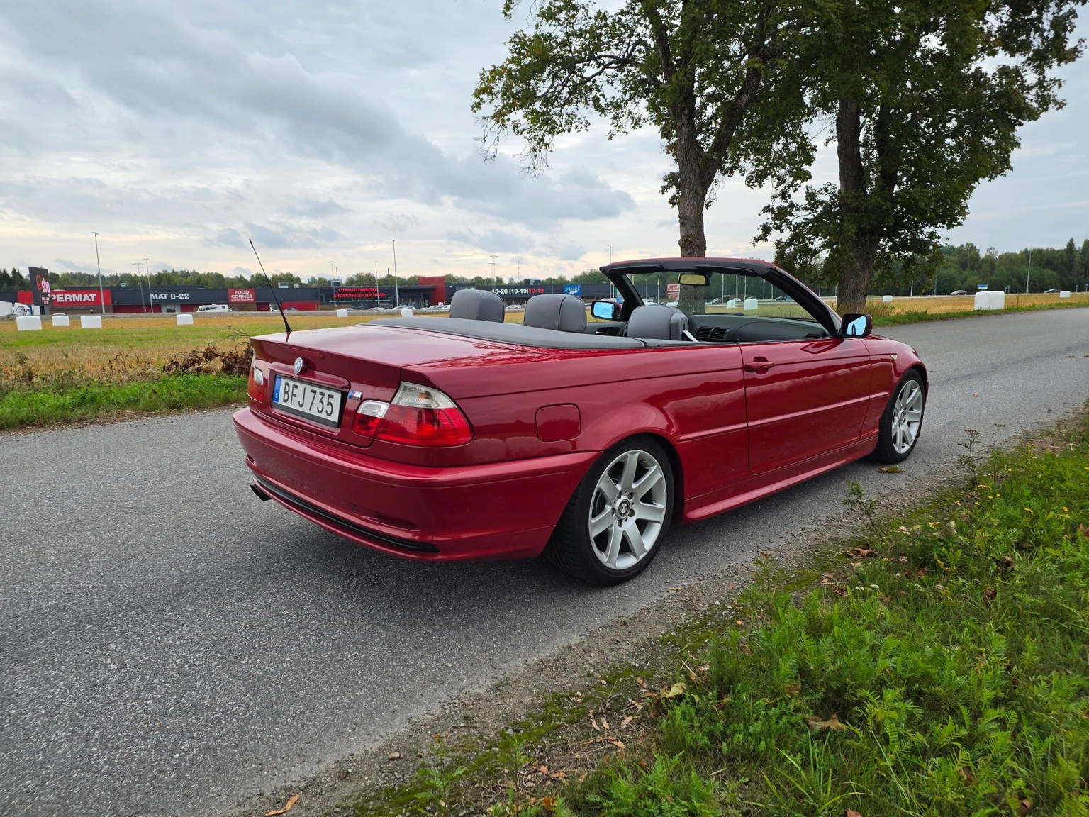Exteriörbild på 2002 BMW 330Ci Convertible (5)